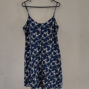 Uniqlo Blue and White Floral Dress Size L‎
